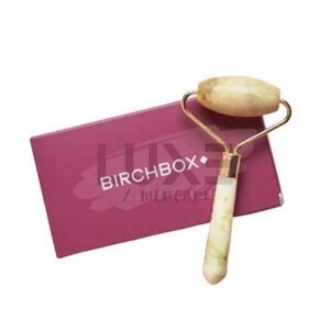 3/$20💗 NIB Birchbox Jade Facial Roller Green Gold